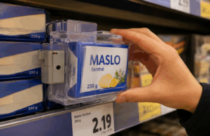 Maslo aj ryby pod zámkom. Obchody zavádzajú nové zabezpečenie proti krádežiam