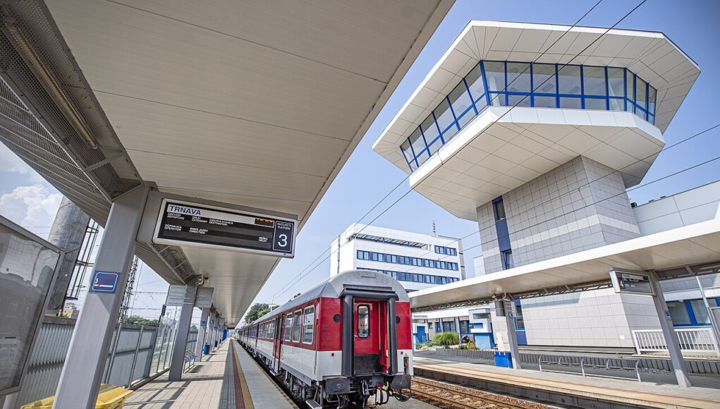 Trnava,_železničná_stanica_2019_08